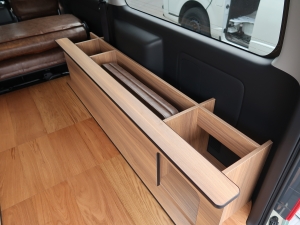 ハイエースバン新車アウトレット新車丸目ハイエース　ツートンペイント