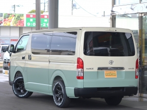 ハイエースバン新車アウトレット新車丸目ハイエース　ツートンペイント