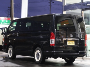 ハイエースバン丸目カスタム　　ネオクラシック