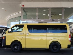 ハイエースバンディーゼル4WD　丸目カスタム　ネオクラシック