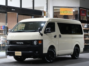 ハイエースＶ特設カラーライトイエロー　安全装備付き