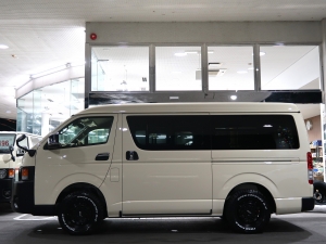 ハイエースバン特設カラーライトイエロー　安全装備付き