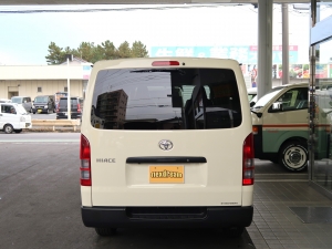 ハイエースバンDX　丸目換装　ライトイエロー