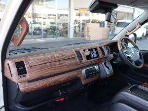 ハイエースバン特設カラー　11型ディスプレイ　丸目換装