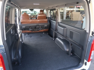 ハイエースバン特設カラー　11型ディスプレイ　丸目換装