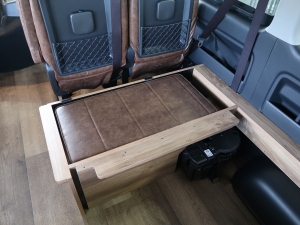 ハイエースワゴン4WD　FDBOX-W00ヴィンテージ　丸目フェイス