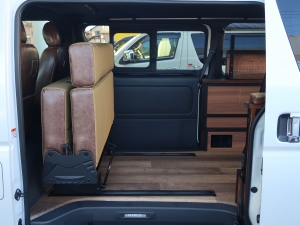 ハイエースバン新車4WD軽油　VANLIFEカスタム