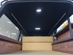 ハイエースバン新車4WD軽油　VANLIFEカスタム