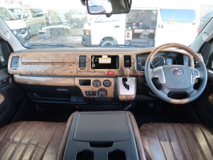 ハイエースバンディーゼル4WD　DX　新車カスタム丸目フェイス