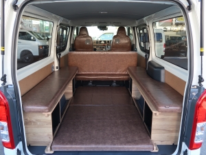 ハイエースバンディーゼル4WD　DX　新車カスタム丸目フェイス
