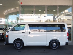 ハイエースバンディーゼル4WD　DX　新車カスタム丸目フェイス