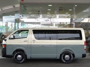 ハイエースバンディーゼル4WD　丸目　ツートンペイント