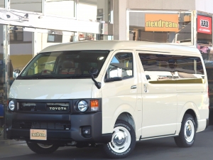 ハイエースワゴンライトイエロー　丸目　T-REVOシート2脚