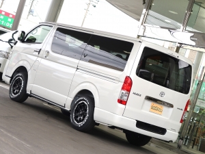 ハイエースバン新車ディーゼル4WDダークプライム2　跳ね上げベッドキット