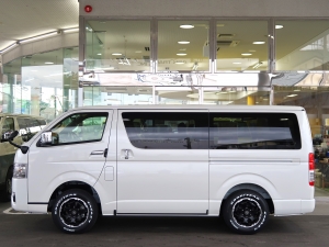 ハイエースバン新車ディーゼル4WDダークプライム2　跳ね上げベッドキット