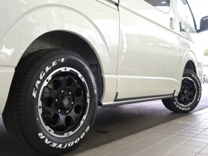 ハイエースバン新車ディーゼル4WDダークプライム2　跳ね上げベッドキット