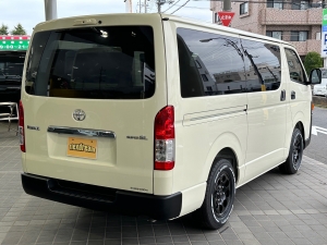 ハイエースバン新車アウトレット新車ディーゼル2WD　ライトイエロー