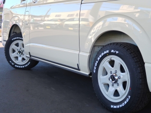 ハイエースバンディーゼル4WD　丸目カスタム　ネオクラシック