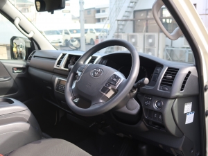 ハイエースバンディーゼル4WD　丸目カスタム　ネオクラシック