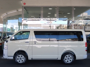 ハイエースバンディーゼル4WD　丸目カスタム　ネオクラシック