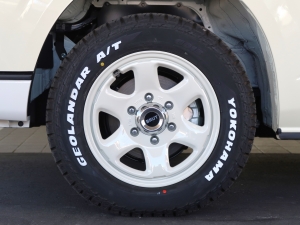 ハイエースバンディーゼル4WD　丸目カスタム　ネオクラシック