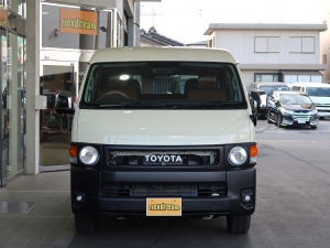 ハイエースバンワイド4WD　ライトイエロー×ツートンペイント
