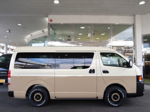 ハイエースバンワイド4WD　ライトイエロー×ツートンペイント