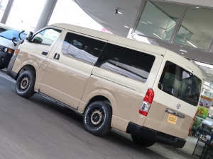 ハイエースバンワイド4WD　ライトイエロー×ツートンペイント