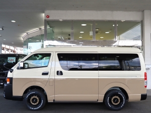 ハイエースバンワイド4WD　ライトイエロー×ツートンペイント