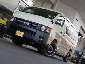 ハイエースバンワイド4WD　ライトイエロー×ツートンペイント