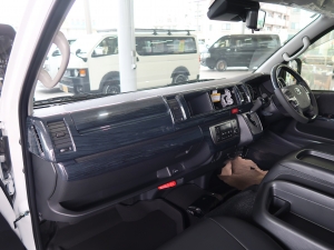 ハイエースワゴン１０人乗り　車中泊できる街乗り仕様車