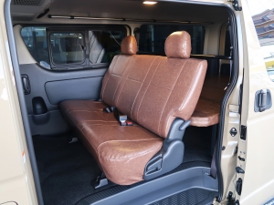ハイエースバンディーゼル4WD　アースカラーパッケージ４Ｖ６ベージュ
