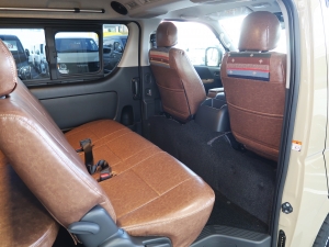 ハイエースバンディーゼル4WD　アースカラーパッケージ４Ｖ６ベージュ