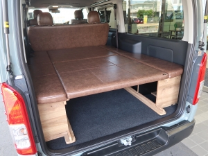 ハイエースバンディーゼル4WD　アースカラーパッケージ６Ｘ３アーバンカーキ