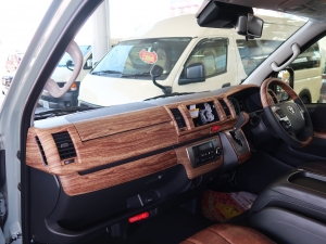 ハイエースバンディーゼル4WD　アースカラーパッケージ６Ｘ３アーバンカーキ