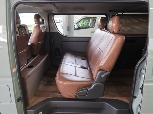 ハイエースバンディーゼル4WD　アースカラーパッケージ６Ｘ３アーバンカーキ