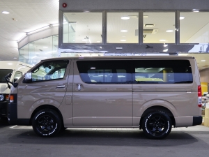 ハイエースバン丸目カスタム　アースカラーパッケージ４Ｖ６ベージュ