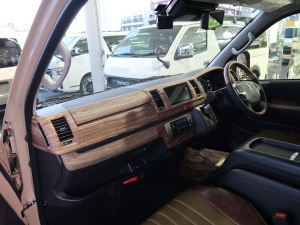ハイエースバン丸目カスタム　アースカラーパッケージ４Ｖ６ベージュ