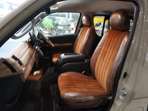 ハイエースバンディーゼル4WD　アースカラーパッケージ４Ｖ６ベージュ