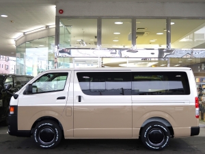 ハイエースバン新車CP　丸目　ツートンペイント