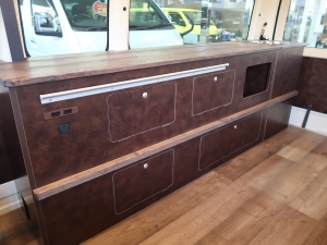 ハイエースバンVANLIFEキャンピングカー　FDBOX-V10H