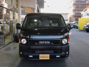 ハイエースバン新車アウトレットワイド4WD　天井ウッド　丸目フェイス