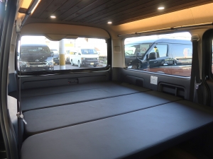 ハイエースバン新車アウトレットワイド4WD　天井ウッド　丸目フェイス