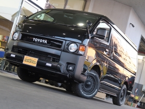 ハイエースバン新車アウトレットワイド4WD　天井ウッド　丸目フェイス