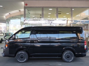 ハイエースバン新車アウトレットワイド4WD　天井ウッド　丸目フェイス