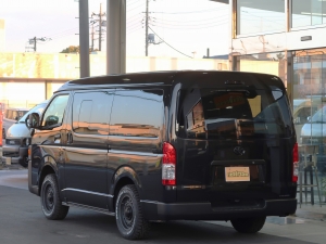 ハイエースバン新車アウトレットワイド4WD　天井ウッド　丸目フェイス