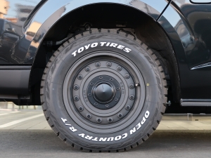 ハイエースバン新車アウトレットワイド4WD　天井ウッド　丸目フェイス