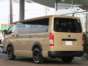 ハイエースバン丸目カスタム　アースカラーパッケージ４Ｖ６ベージュ