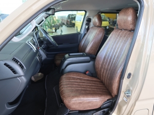 ハイエースバンディーゼル4WD　アースカラーパッケージ4V6ベージュ