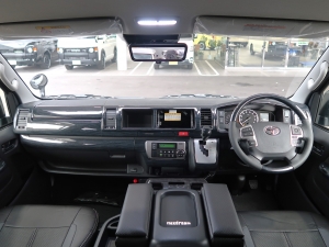 ハイエースワゴン新車コンプリート　FD-BOX W02